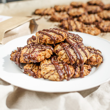 Apricot Kernel and Oat Cookies