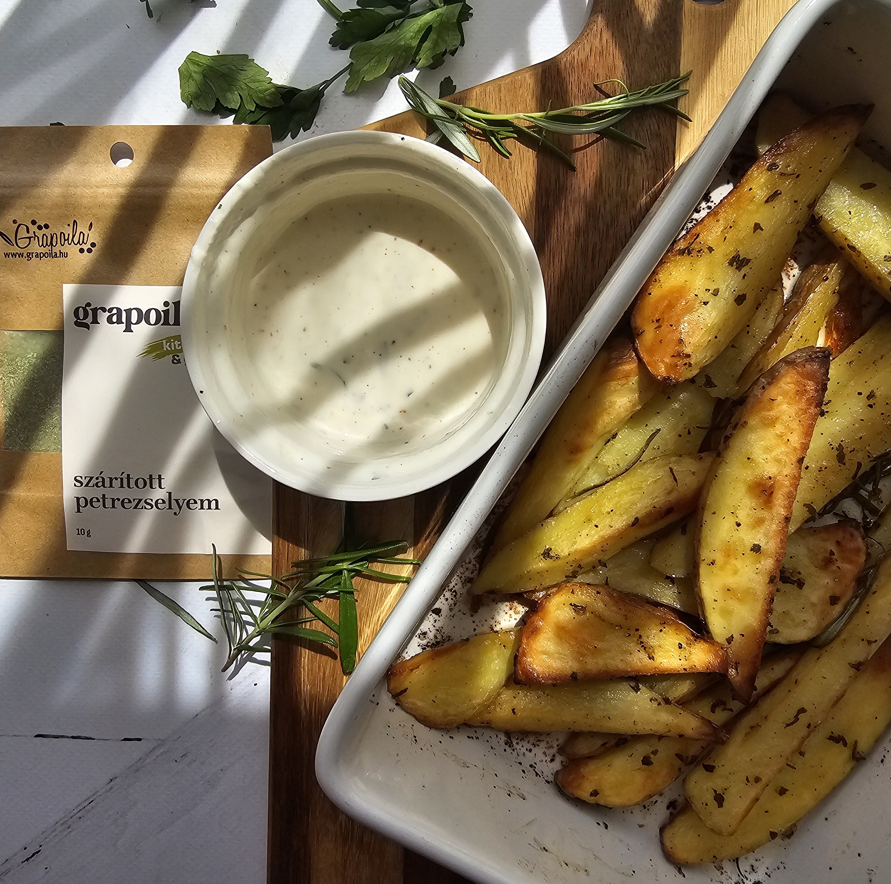 Rozmaringos-petrezselymes sült krumpli (sütőben sütve)